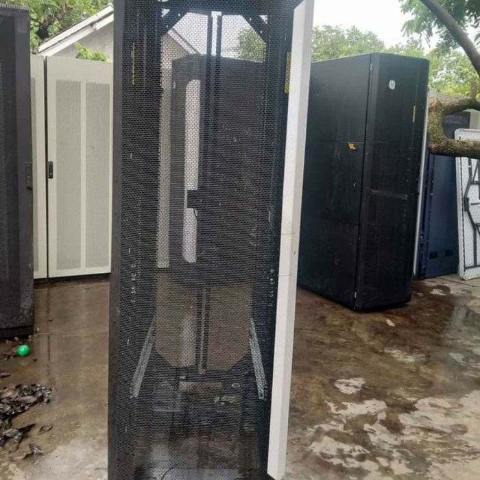 Jual NEW ZTE close rack server 42u depth 550mm perforated door Rak ...