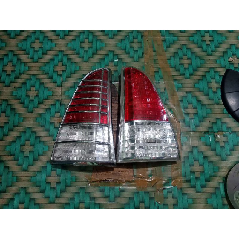 Jual lampu belakang toyota kijang innova 2005-2011 original sepasang ...