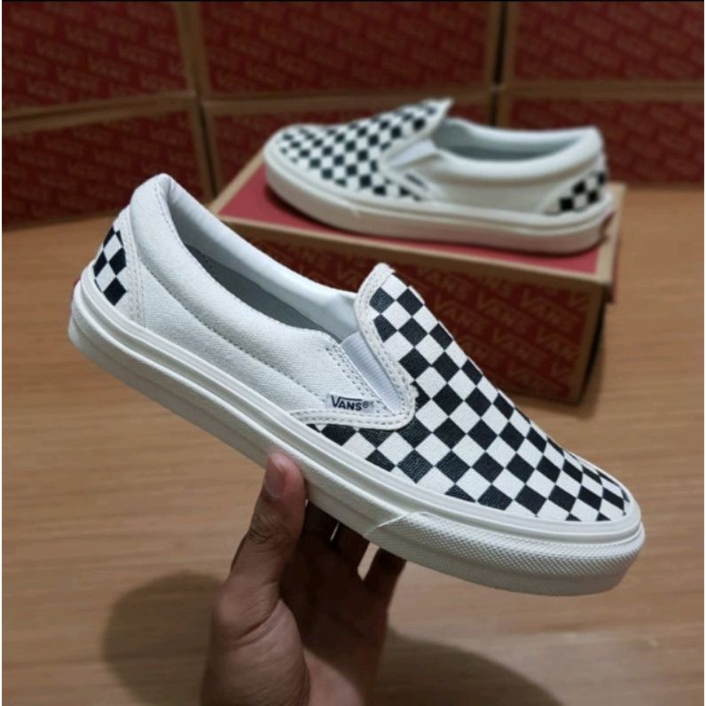 Harga vans slip store on checkerboard ori