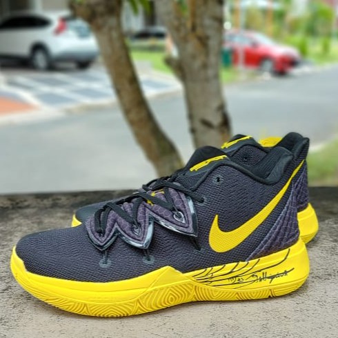 Kyrie 5 black clearance yellow