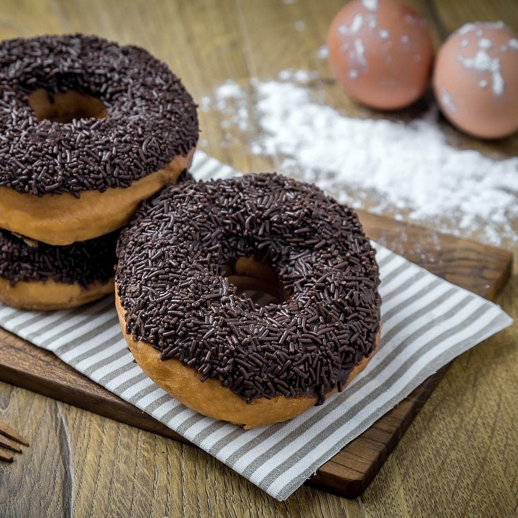 Jual DONAT COKLAT MESES ISI 4 PCS COCOK UNTUK JUALAN | Shopee Indonesia
