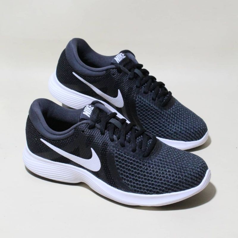 nike revolution 4 women's white