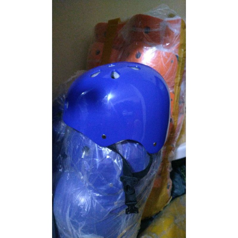 Jual Helm rafting helm gowes tubbing flying fox outbound skate board ...