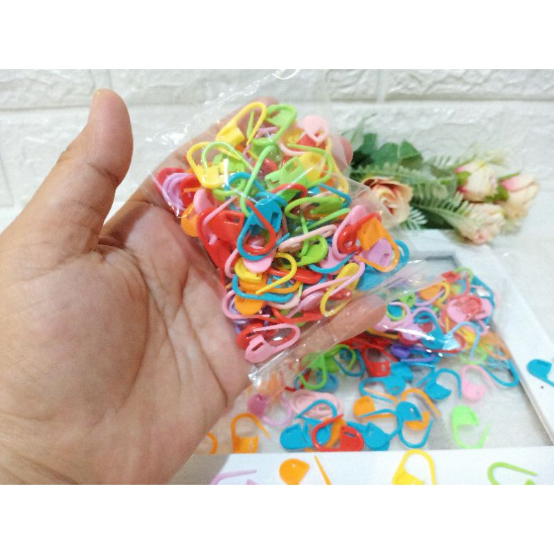 Jual PENITI HIJAB RAINBOW (JUAL PER 100pcs) WARNA PELANGI / RAJUTAN ...