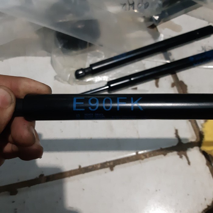 Jual shock kap mesin BMW E90 original made in Germany Lelangan Shopee Indonesia