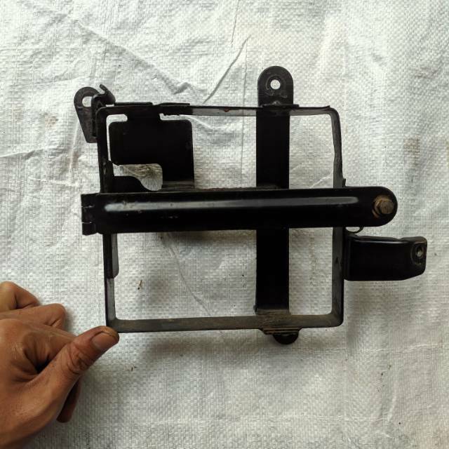 Jual Pangkon Dudukan Tempat Aki Tiger Revo Tiger 2000 original | Shopee