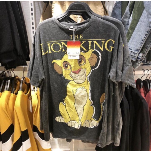 Tee shirt the lion best sale king bershka