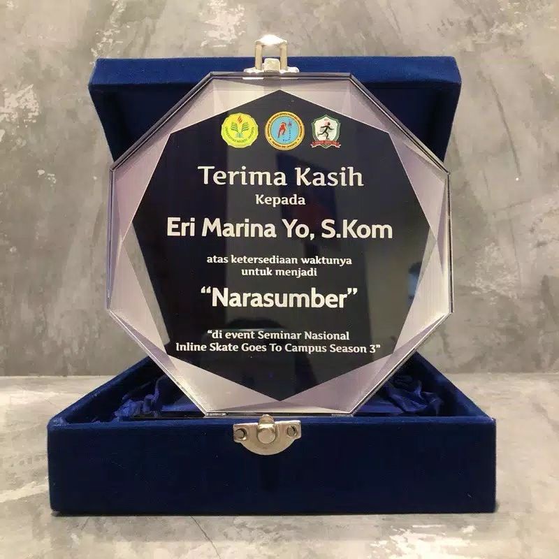 Jual 20x10cm Plakat acrylic akrilik hadiah kado gift custom kejuaraan