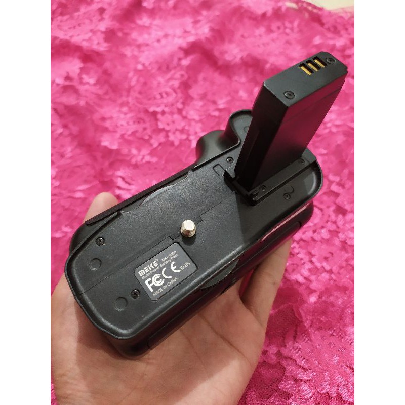 Nikon D3100 D3200 D3300 Battery Grip BG-2F Battery