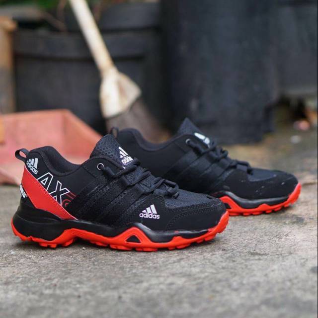 Foto sepatu 2025 adidas ax2