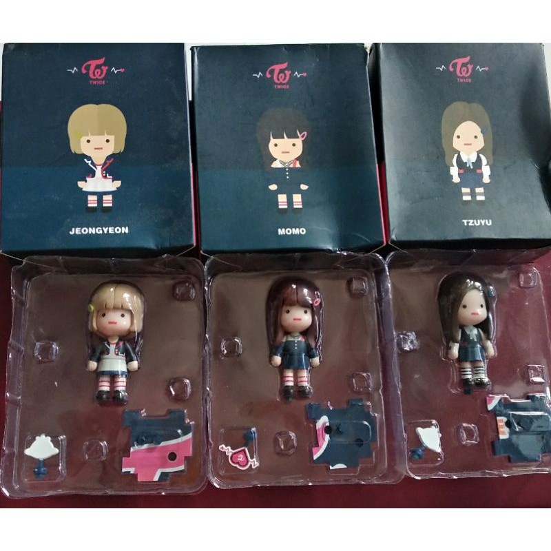 OFFICIAL FIGURE SET TWICE (SIGNAL)