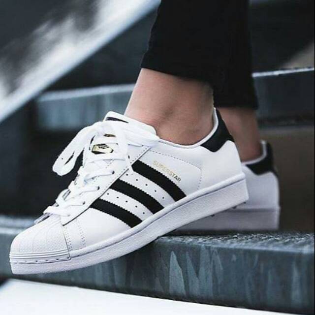 Harga sepatu adidas superstar black white hotsell