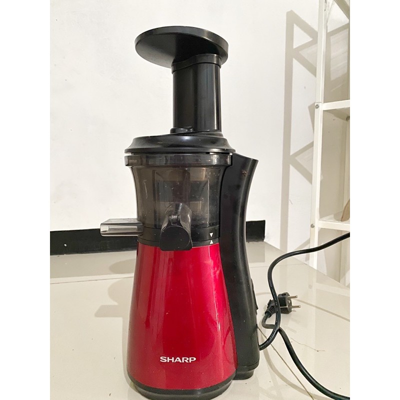 Juicer sharp outlet