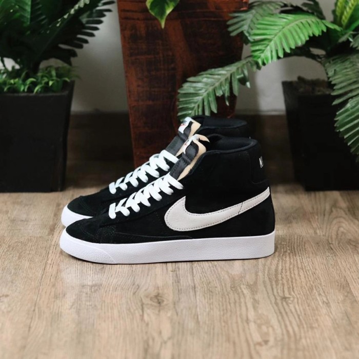 Nike blazer hi outlet suede vintage black white