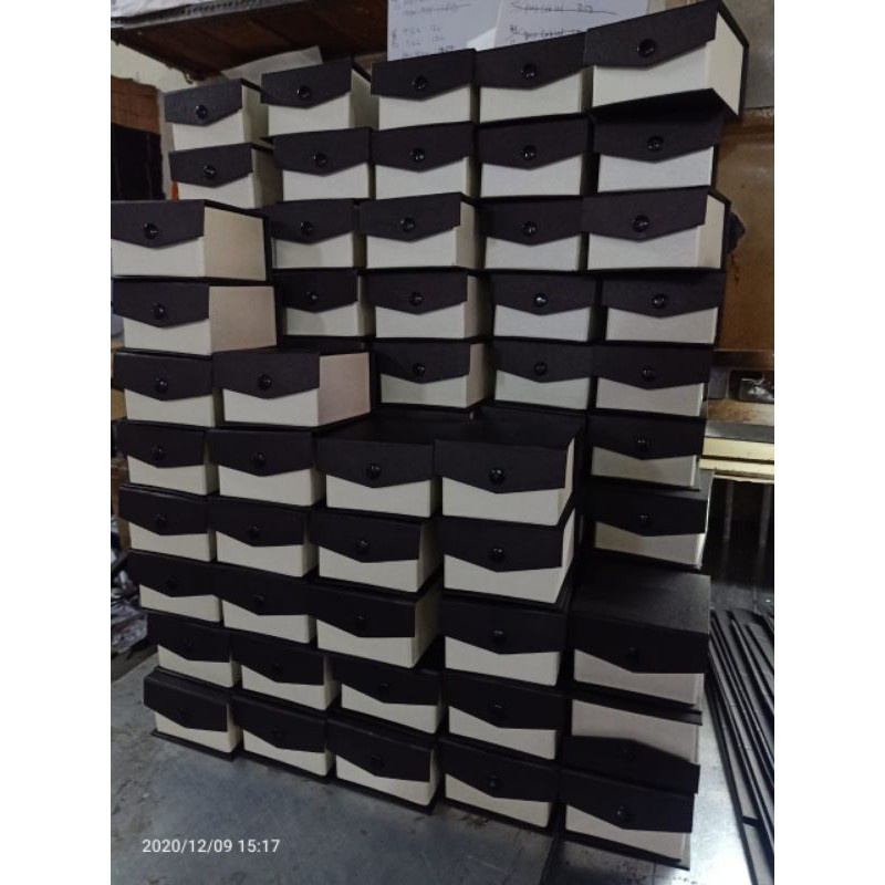 Jual KOTAK JAM TANGAN KANCING,BOX JAM TANGAN POLOS EKSKLUSIF Shopee