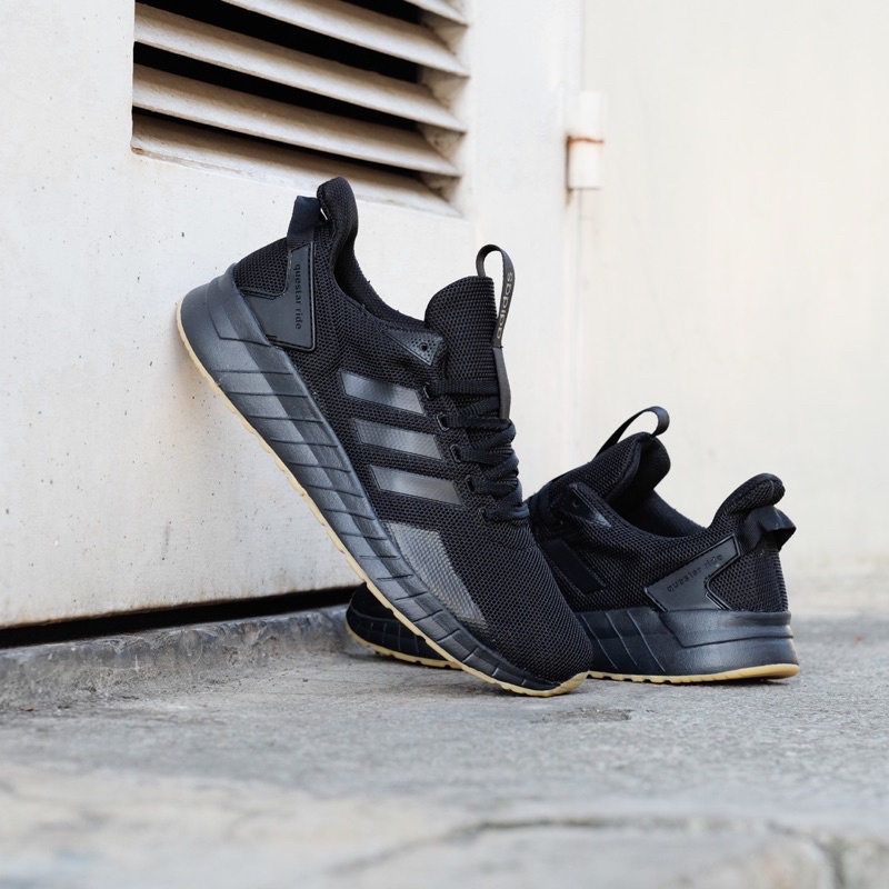 Adidas questar outlet ride all black