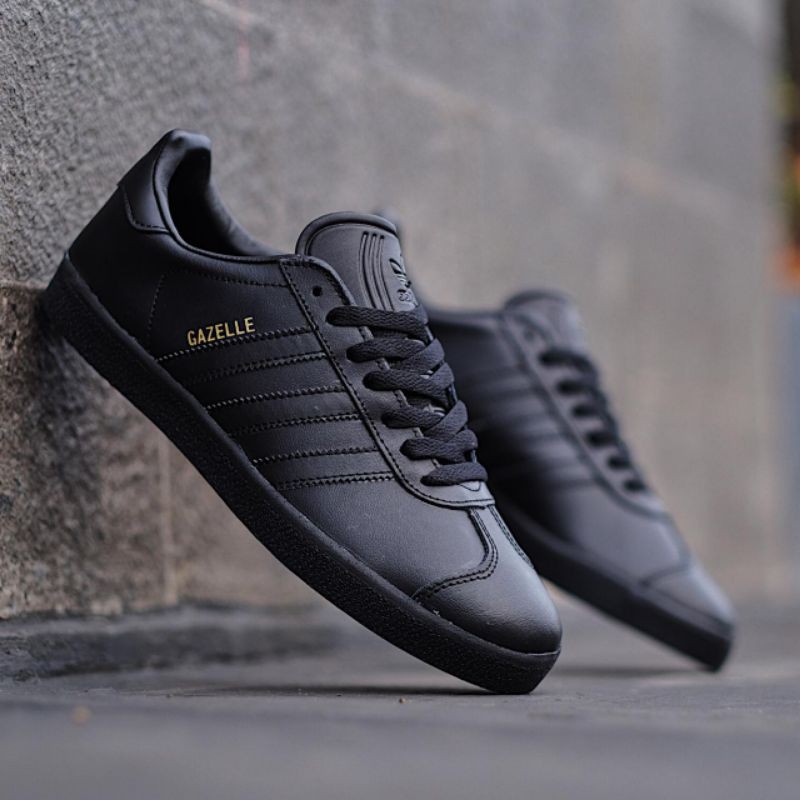 Full black adidas store gazelle