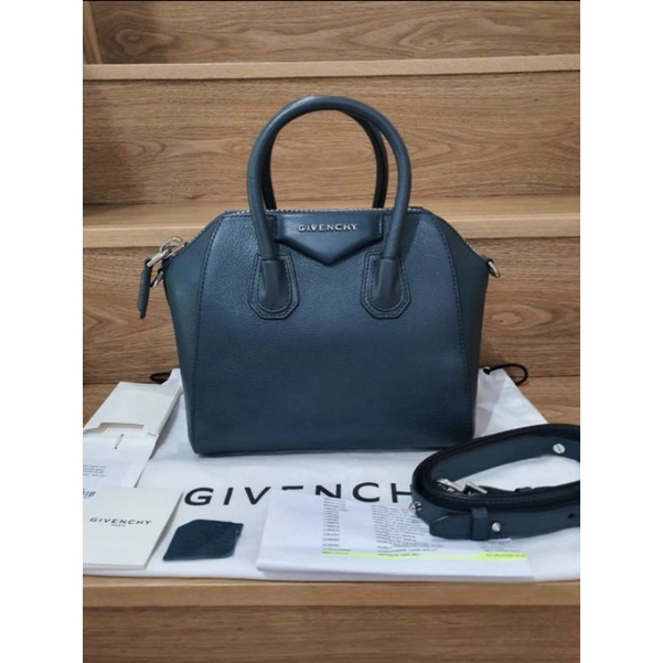 Givenchy antigona store preloved