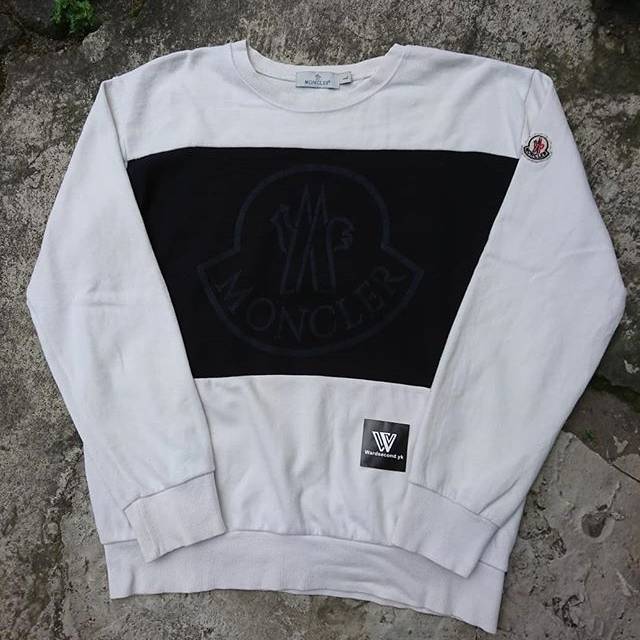 harga crewneck moncler original