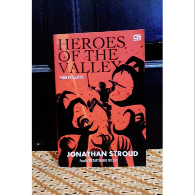 Jual NOVEL ASLI HEROES OF THE VALLEY SANG PAHLAWAN BY