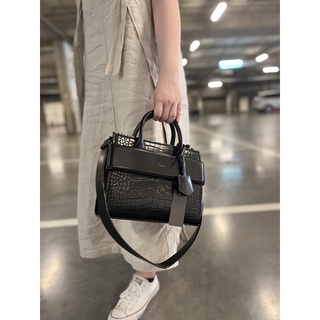 PEDRO - Daily shoulder bag to have all your essentials organized. Shop now  in stores and more bags here:  #PEDROSHOES_OFFICIAL