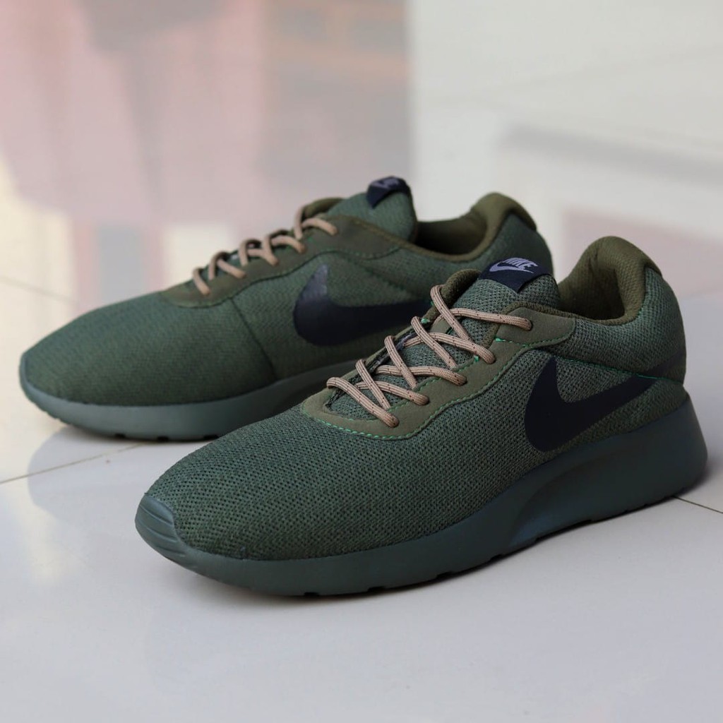 Nike tanjun hot sale army green