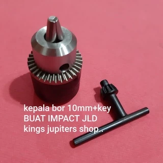 Shaffof kiyimdagi yalangoch polshalik ayollar