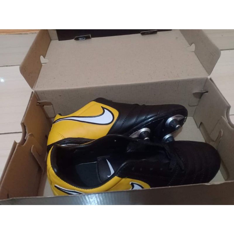 Jual Sepatu Bola Bahan Kulit (Pool Besi) | Shopee Indonesia