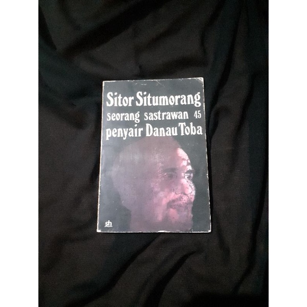 Jual Sitor Situmorang Seorang Sastrawan 45 Penyair Danau Toba | Shopee ...