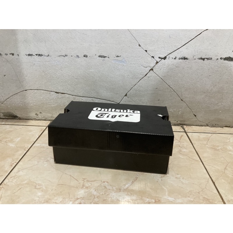 Box hotsell onitsuka original