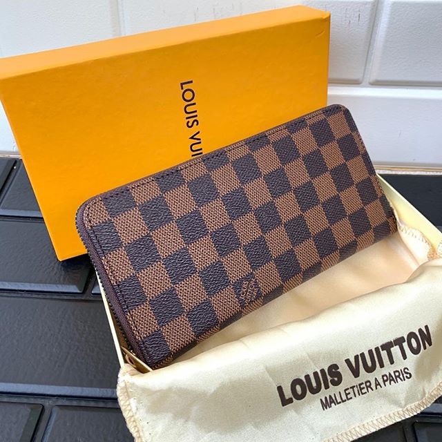 BEST SELLER DOMPET LV WALLET FREE BOX+PAPERBAG HARGA : 105.000 DOMPET LV  WALLET SIZE: 20x12 INCLUDE BOX PAPERBAG DUSTBAG SERTIFIKAT BILL