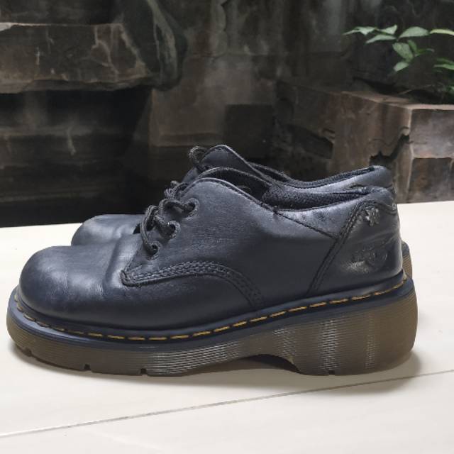 Aw009 discount dr martens