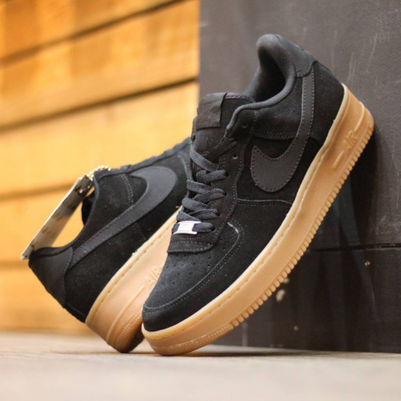 Nike air force 1 clearance black gum