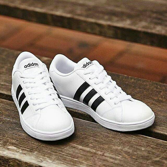 adidas gazelle silver green womens MILLS SEPATU LIFESTYLE ULTRAS DREAMER 2 WHITE/BLACK/GUM 9702706