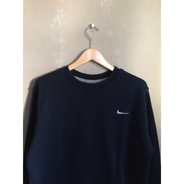 Nike small swoosh crewneck sales