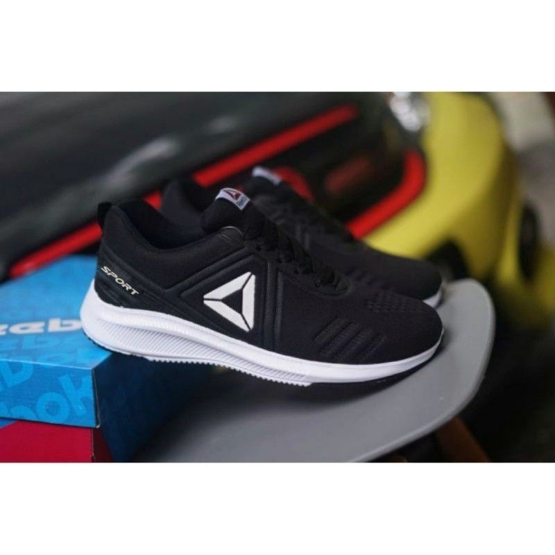 Jual Sepatu Sneakers pria wanita TURBO sport | Shopee Indonesia