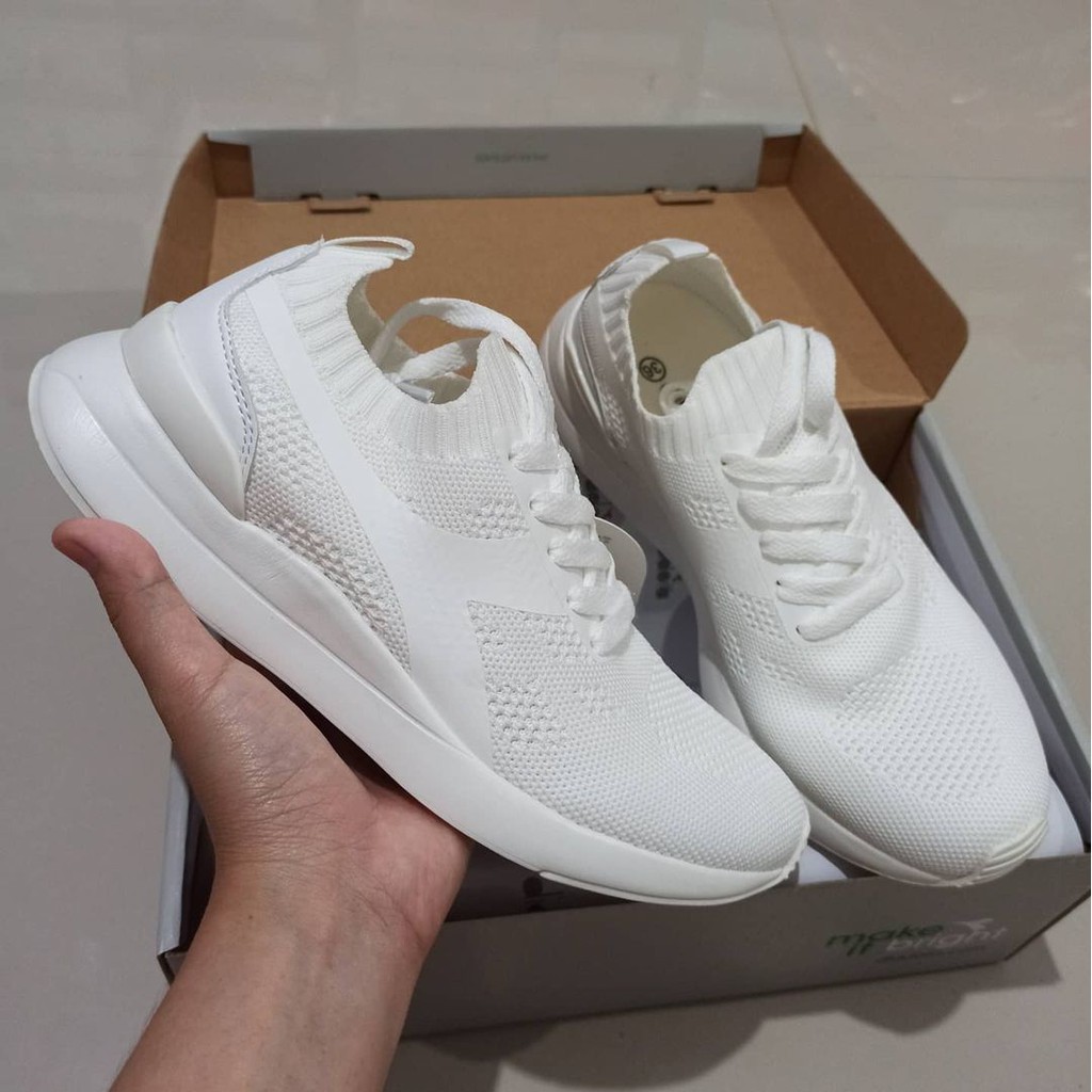 Jual Diadora Remigio White size 37 23cm Shopee Indonesia