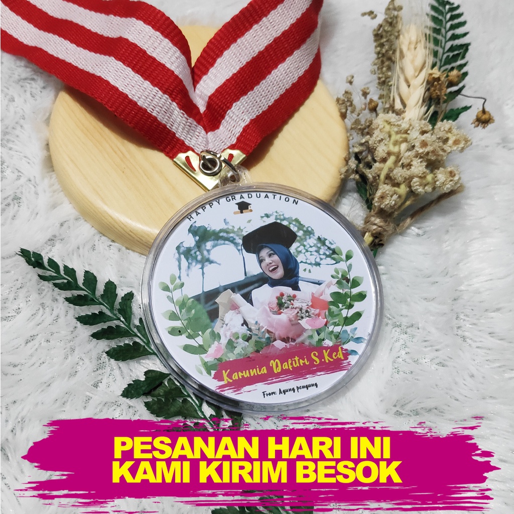 Jual Medali Wisuda Custom Medali Wisuda Foto Sendiri Kado Medali Wisuda Kampus Kado Wisuda 1993