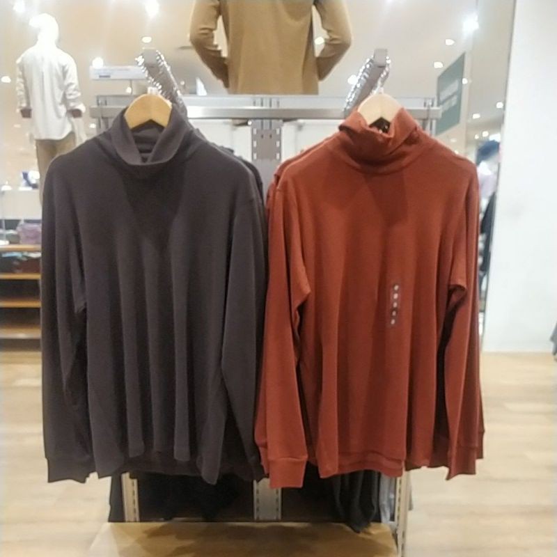 Uniqlo turtleneck mens on sale indonesia