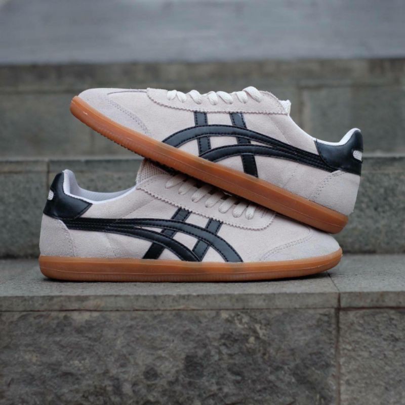 onitsuka black white