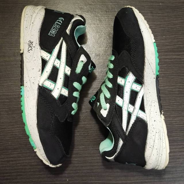 Harga sepatu asics on sale gel saga original