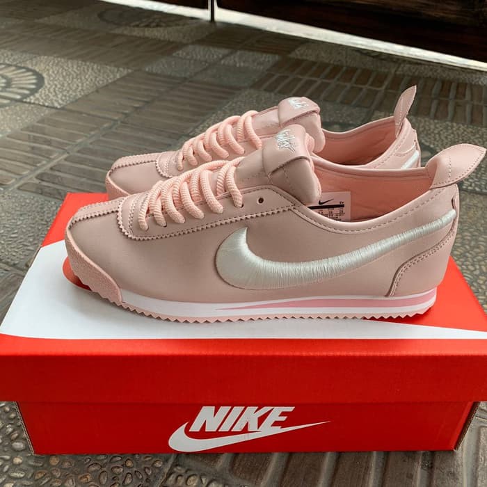 Nike cortez hotsell womens peach