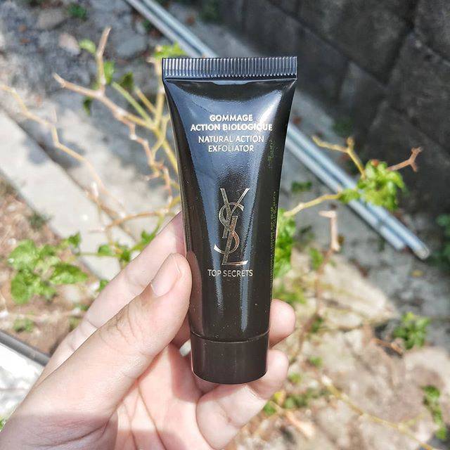 Natural action exfoliator ysl best sale