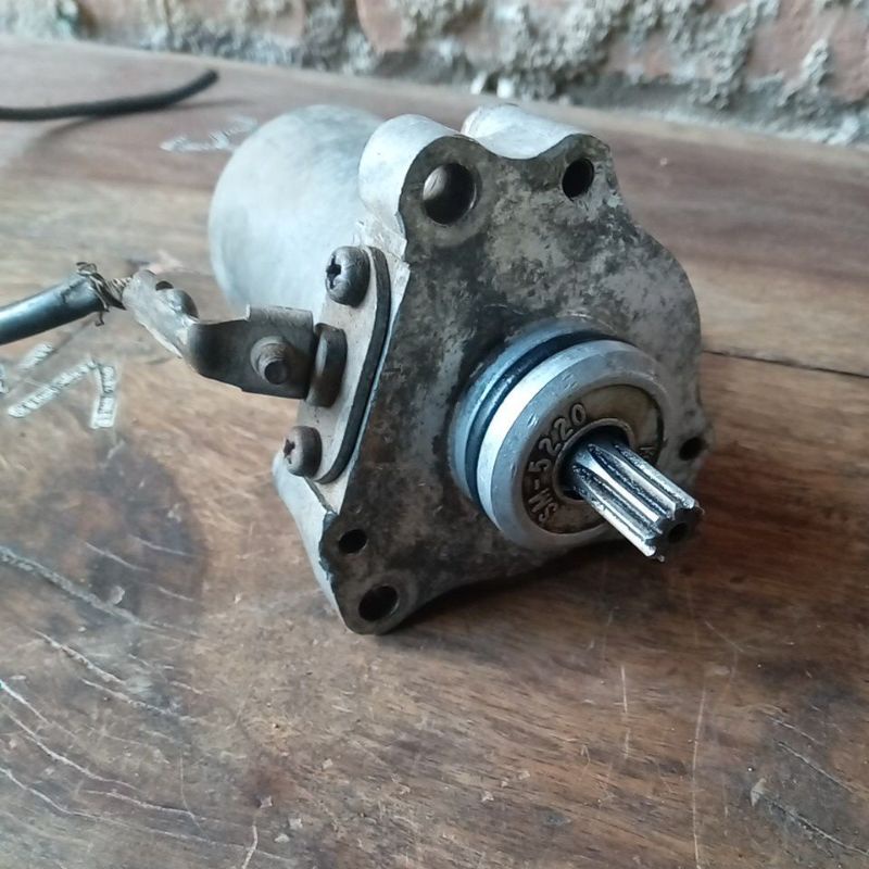Dynamo CEV Blitz 8 Poli Pour Vélo D'époque – 6V 3W, Pour Pièces Ou Réparation