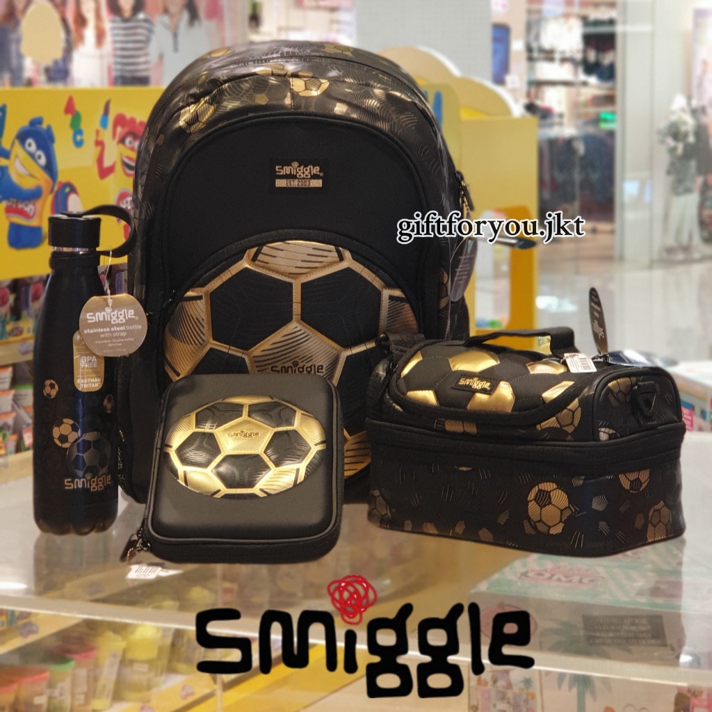 Smiggle gold best sale football lunch bag