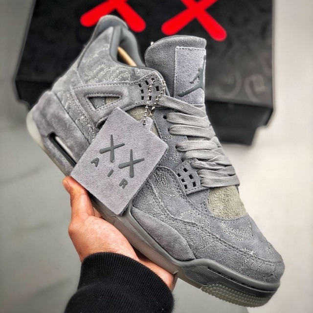 AIR JORDAN 4 X KAWS