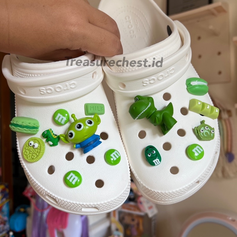 Jual Jibbitz Toy Story Rex Alien Aksesoris Sandal Crocs (Jibbitz Only) Shopee Indonesia