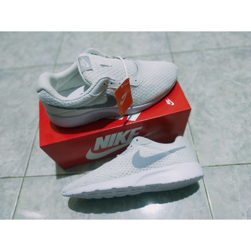 Jual Nike tanjun white silver box BNWB Shopee Indonesia