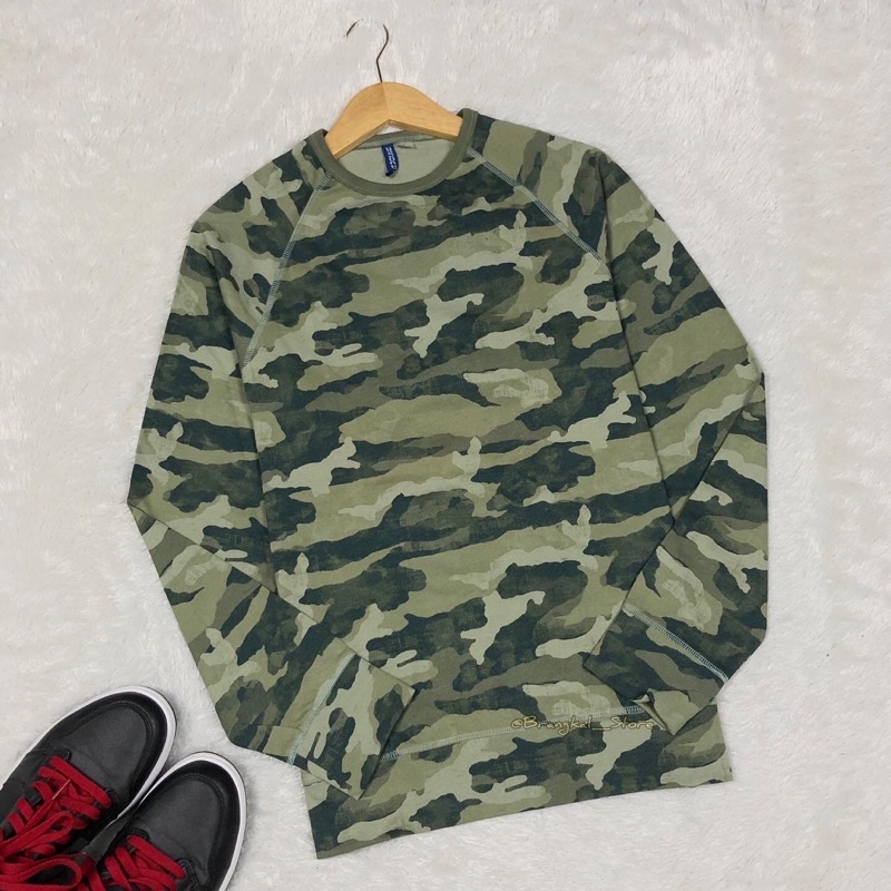 H&m camo sweater hotsell