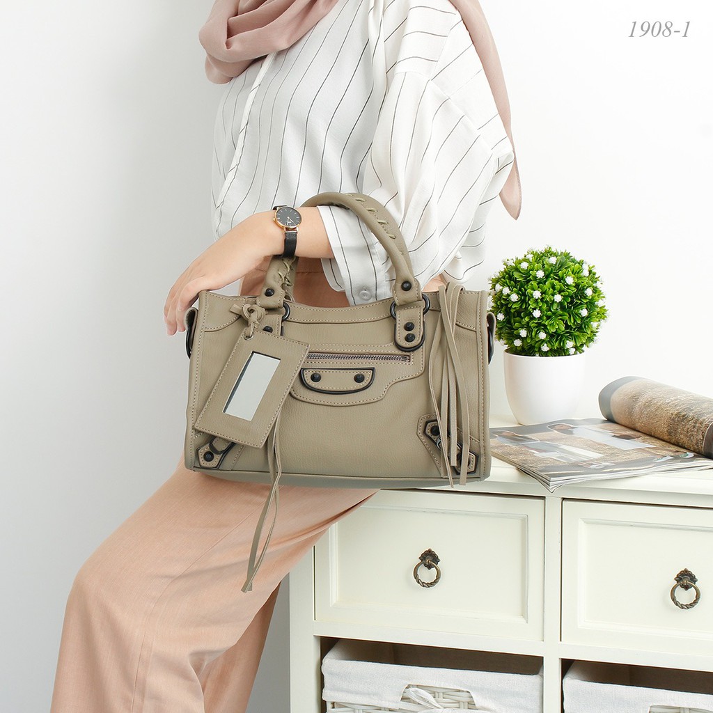 balenciaga classic city medium